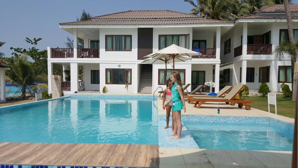 Hotel Lux Ngwesaung Esterno foto