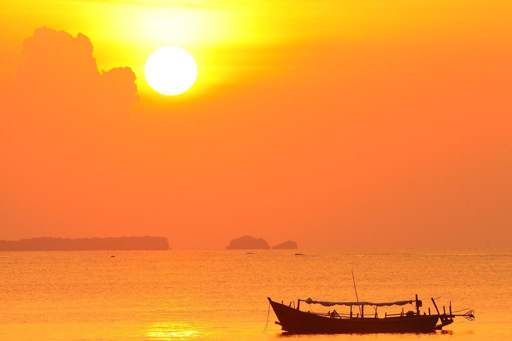 Hotel Lux Ngwesaung Esterno foto
