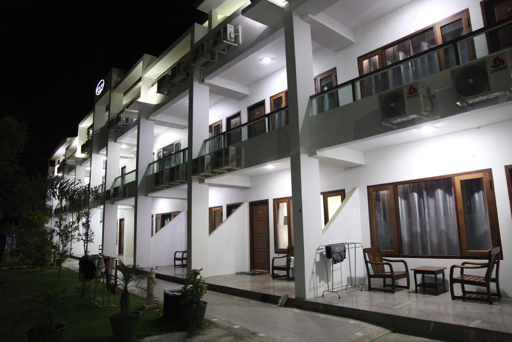 Hotel Lux Ngwesaung Esterno foto