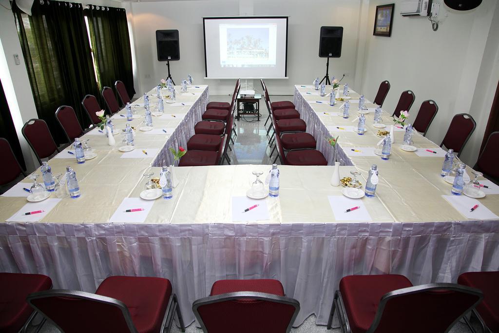 Hotel Lux Ngwesaung Esterno foto