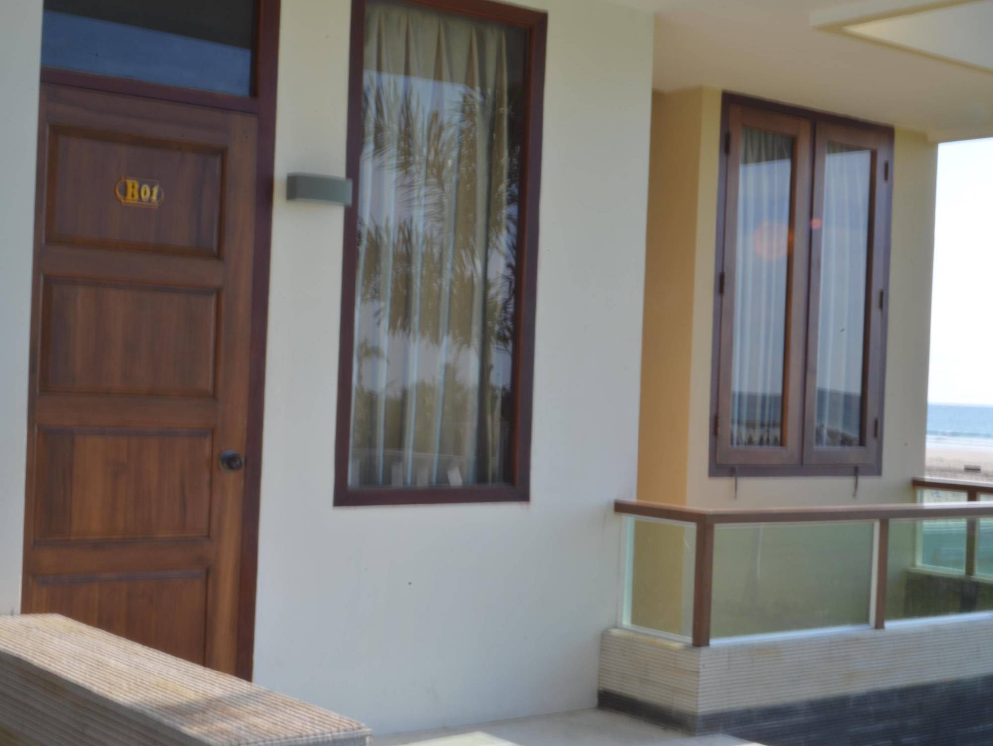 Hotel Lux Ngwesaung Esterno foto