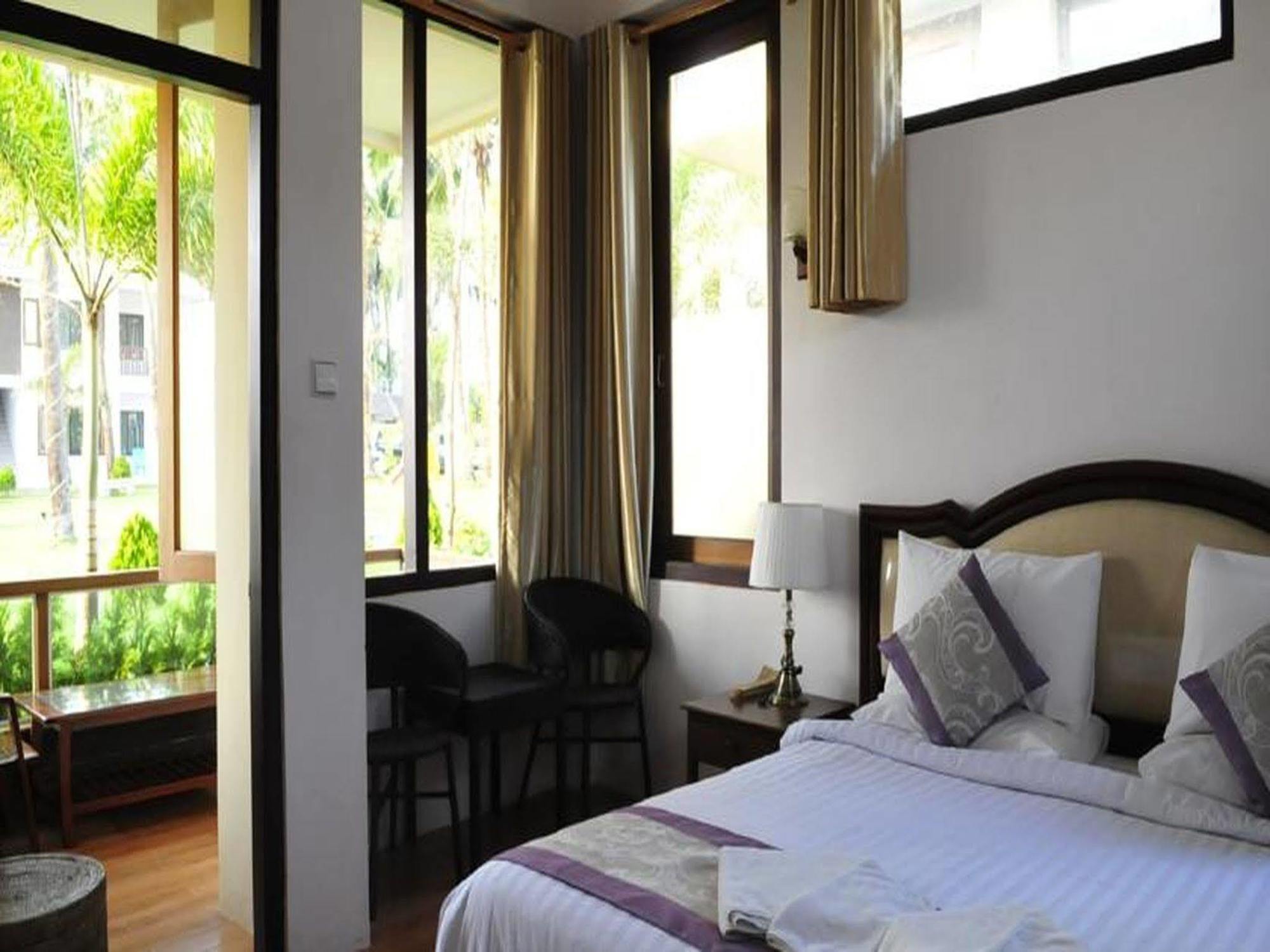 Hotel Lux Ngwesaung Esterno foto