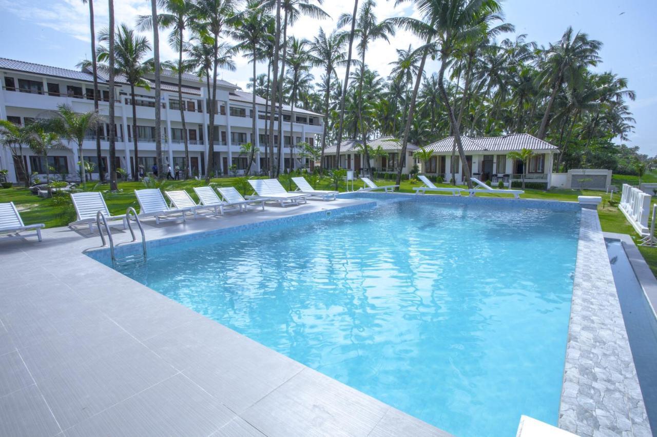 Hotel Lux Ngwesaung Esterno foto